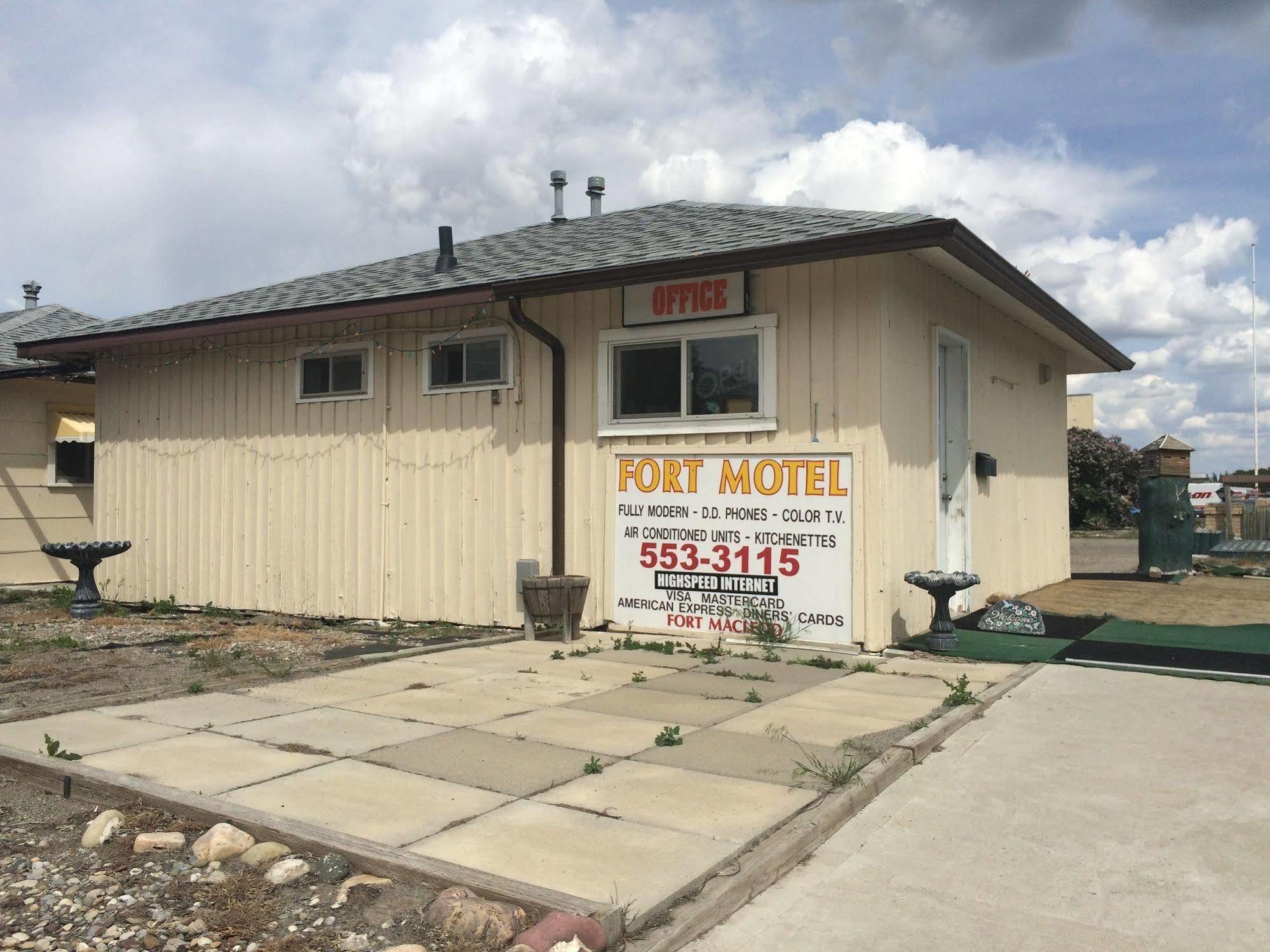 Fort Motel Форт-Маклауд Екстер'єр фото