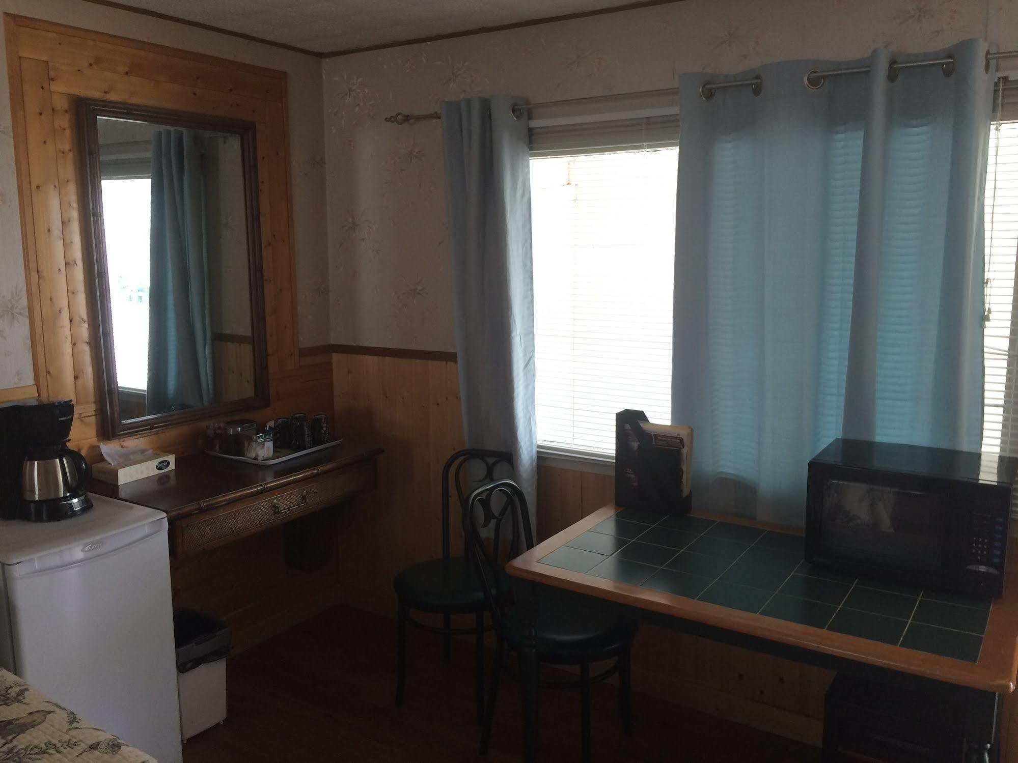 Fort Motel Форт-Маклауд Екстер'єр фото